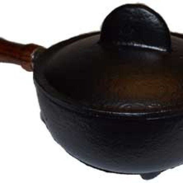 3 1/2" Cast iron cauldron w/ lid & handle