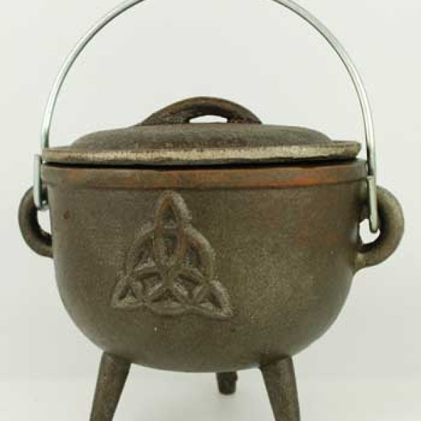 Triquetra cast iron cauldron 4 1/2"