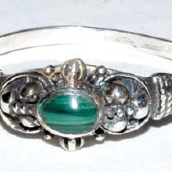 Malachite (syn) size 9 sterling