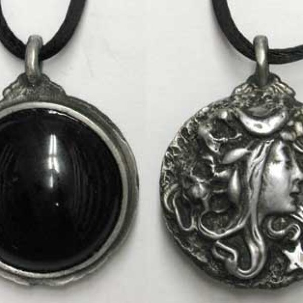 Goddess Scrying Amulet