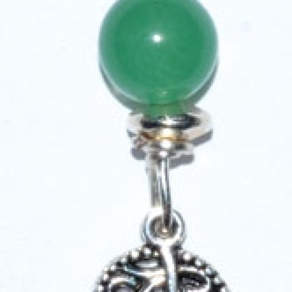 Leaf pendant with green aventurine bead