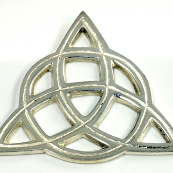 Triquetra open cut altar tile 3"